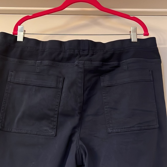 NYDJ Size 14 Women's Navy Cuffed Cropped Pants - Picture 6 of 10